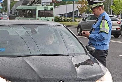Водители в Беларуси должны днем ездить с ближним светом фар с 25 августа по 5 сентября